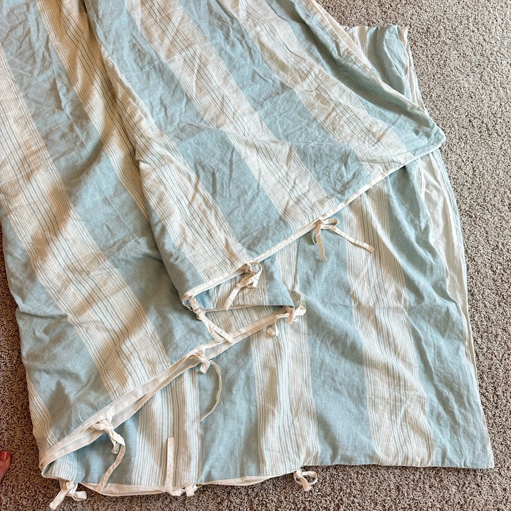 WEST ELM King Sized Duvet Cover Seafoam and Cream Striped Excellent Condition!